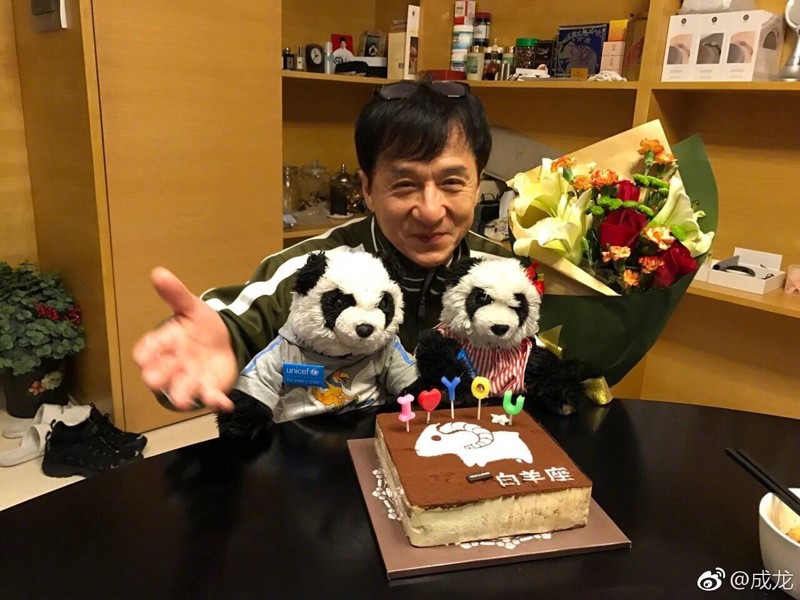 7 Апреля Джеки Чан начал получать поздравления на свой 63-й день рождения
