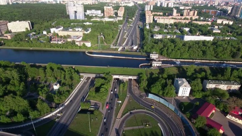Канал имени Москвы над Волоколамским шоссе в столице