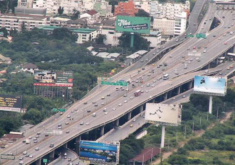 Самый длинная эстакада в мире – магистраль Банг На в Таиланде длиной 54 километра.
