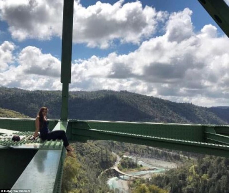 Из-за селфи женщина упала с самого высокого в Калифорнии моста — но любителей риска это не останавливает 