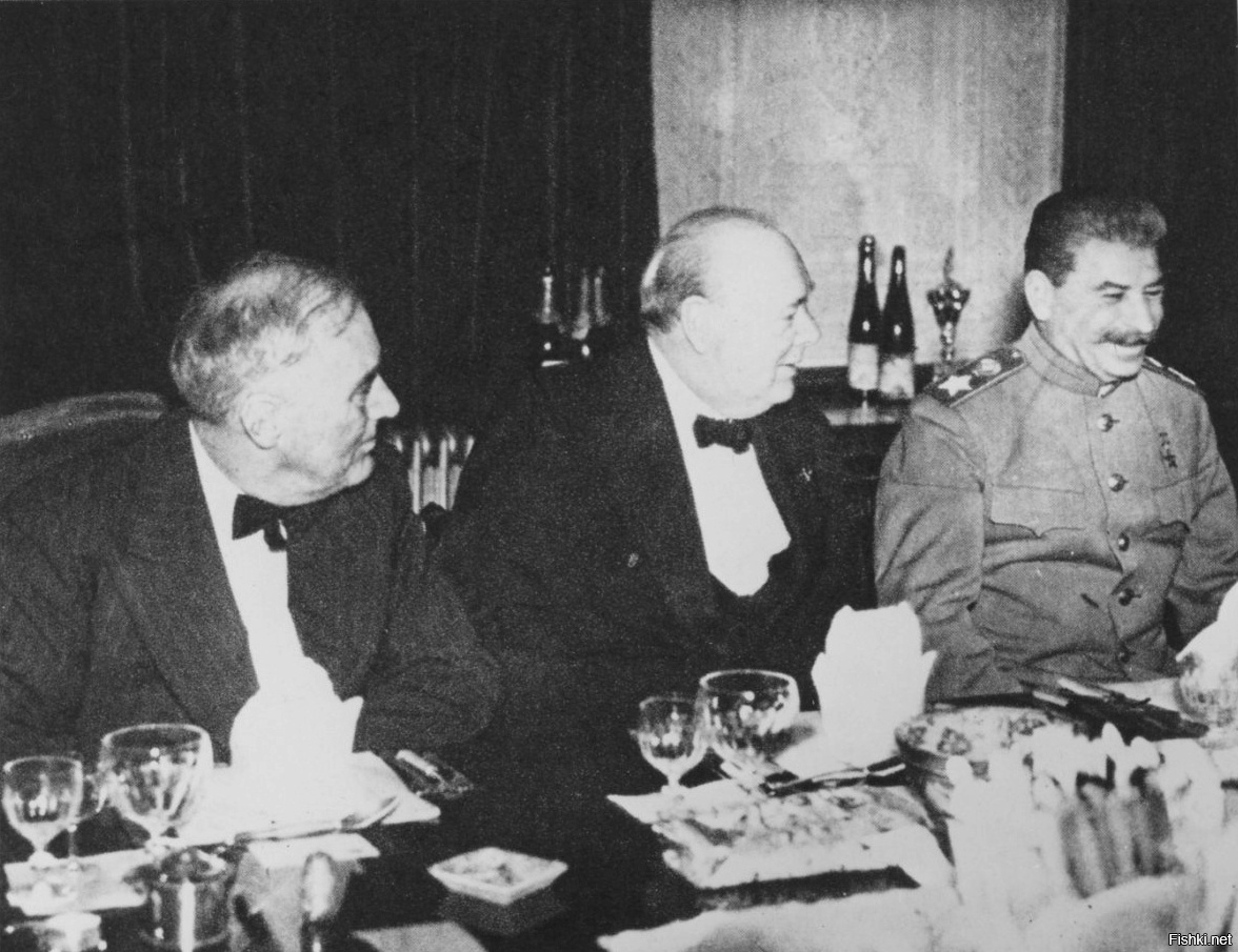 Сталин переговоры. Сталин Рузвельт и Черчилль на Ялтинской конференции. Сталин, Рузвельт, Черчилль в Тегеране 1943. Ялтинская конференция 1943. Сталин Рузвельт Черчилль в Тегеране.