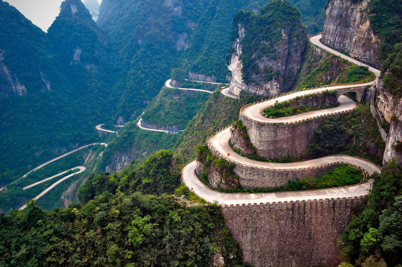 Дорога в горах Тяньмэнь, Китай