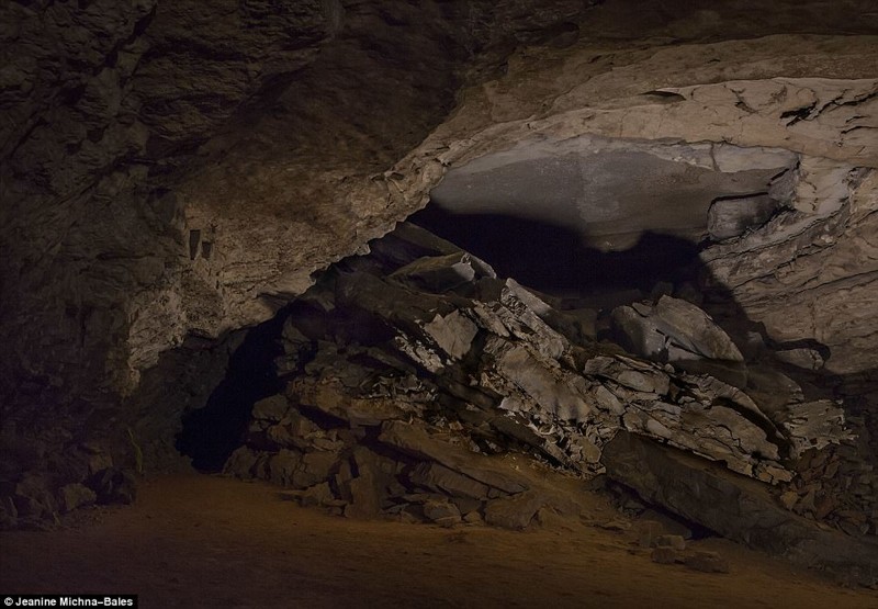 По некоторым сведениям, беглецы некоторое время укрывались в этой пещере в Баррене, Кентукки 
