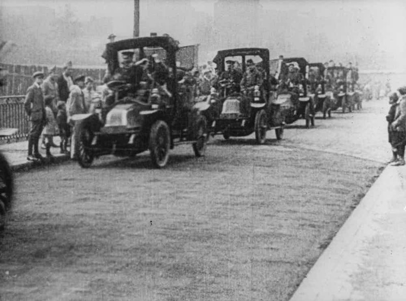 Французские войска приезжали на фронт на такси