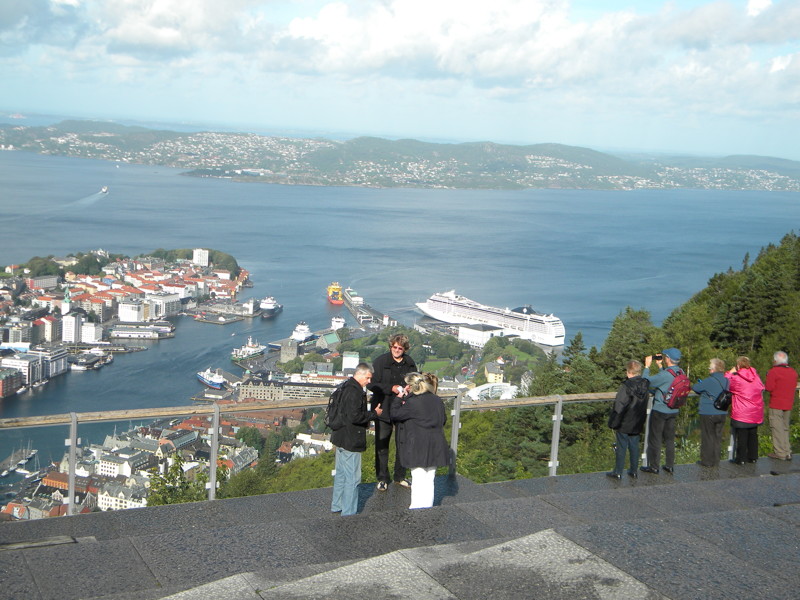 Норвегия. Берген. Вид с горы Флёйен и фуникулёр