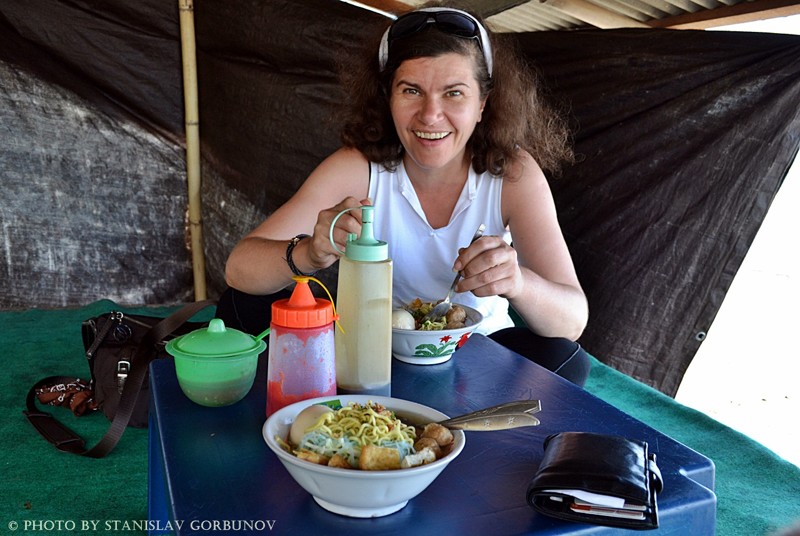 Придорожная еда на Бали. Не для туристов, а для фуристов