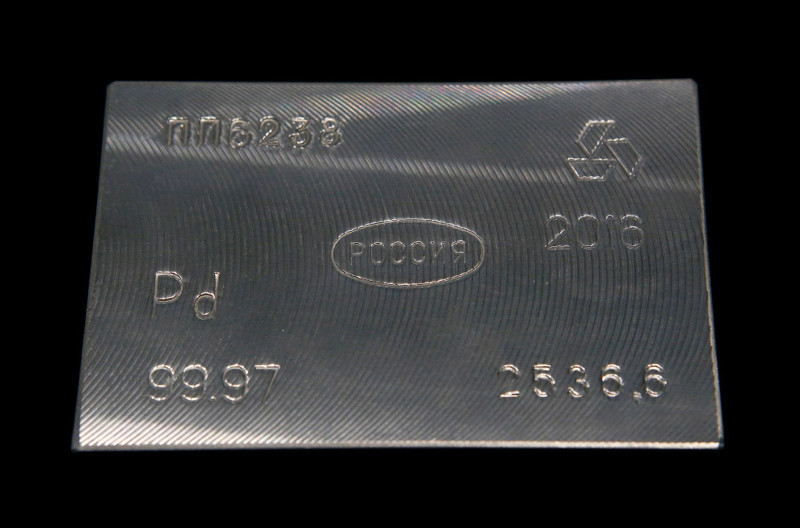 10. 1.5-килограммовый слиток Палладия. Грамм этого металла стоит дороже золота, на сегодня это 1 466 рублей. 