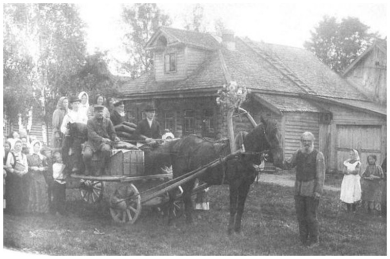 Перевоз приданого невесты в дом жениха. Владимирская губерния, 1914 год