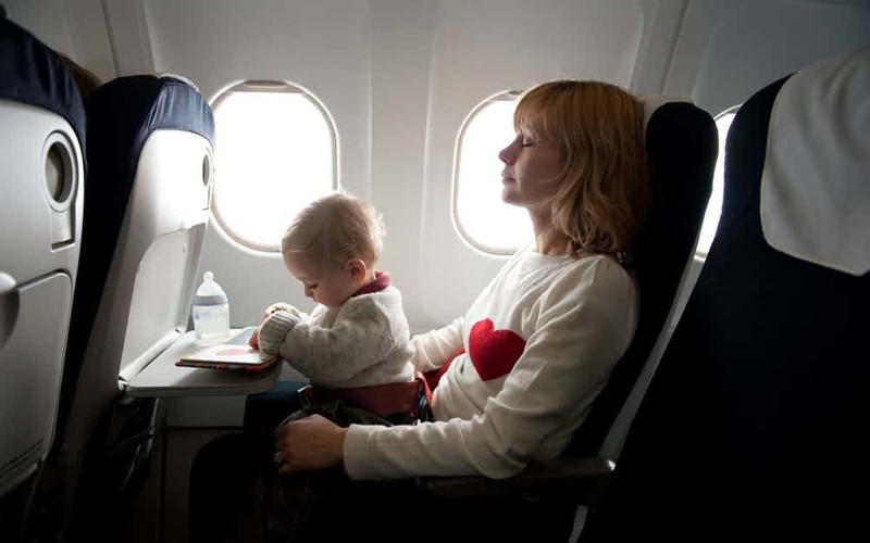 Авиакомпании создают сложности для родителей с детьми