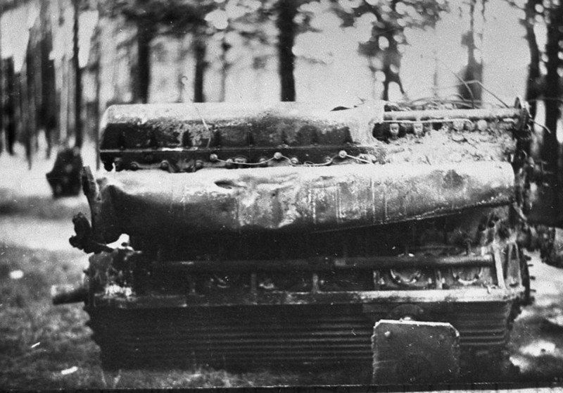 Дизельный двигатель MB.517, поломка которого вынудила немцев подорвать танк