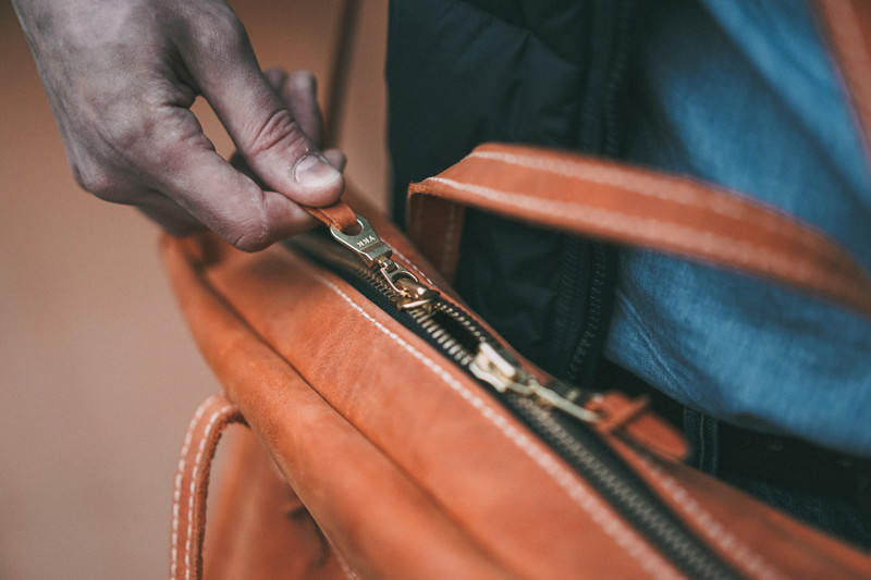 Как сделать кожаный портфель своими руками