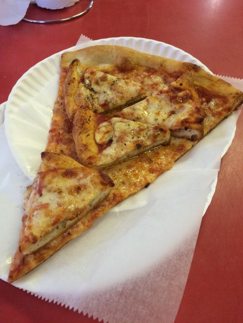 10. Мы сделали пиццу с пиццей, чтобы вы могли есть пиццу, пока едите пиццу