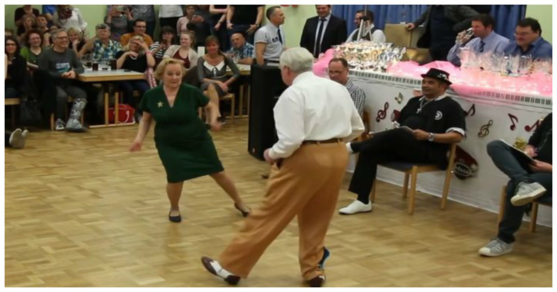 Начать танцевать буги-вуги никогда не поздно! Пожилая пара зажигает на танцевальном конкурсе