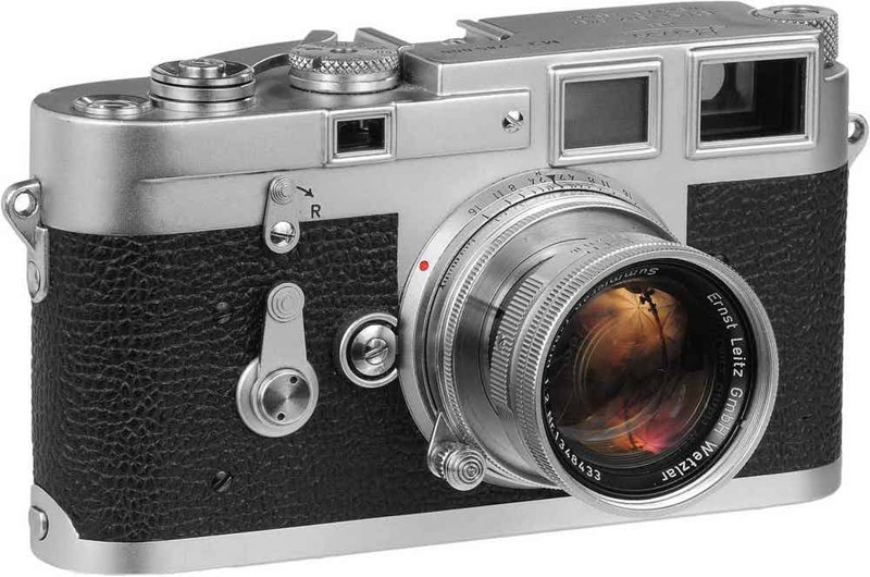 Производитель фотоаппаратов Leica спасал жизни