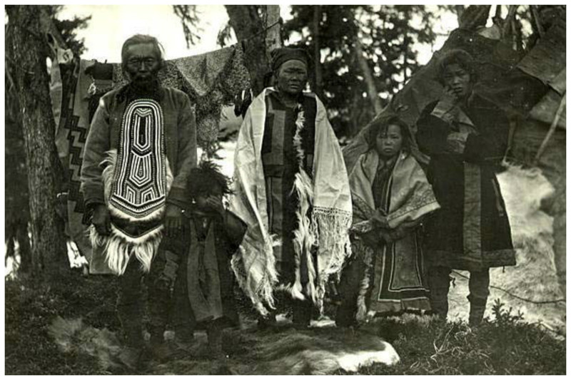 Эвенки (самоназвание — эвенкил, ставшее официальным этнонимом в 1931 году, старое название — тунгусы (предположительно, от кетского тунгускет) — коренной народ Российской Федерации (Восточная Сибирь). 