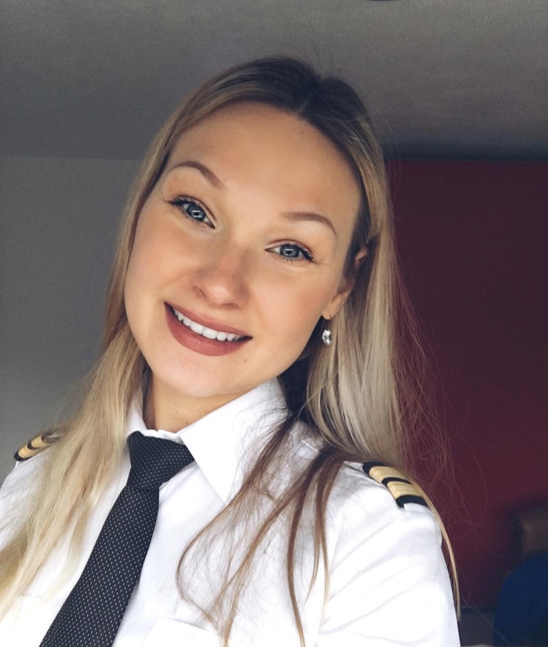 Мишель Гурис — 25-летняя девушка-пилот, демонстрирующая свою гламурную жизнь в Instagram*
