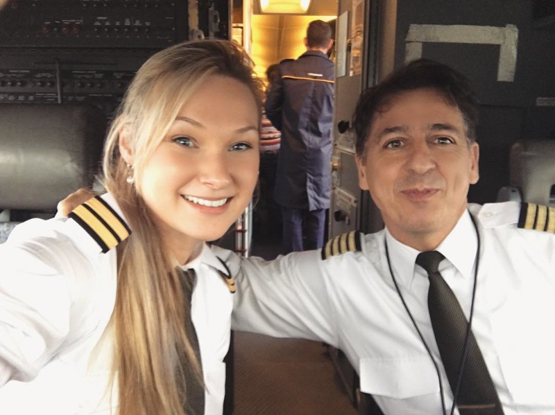 Мишель Гурис — 25-летняя девушка-пилот, демонстрирующая свою гламурную жизнь в Instagram*