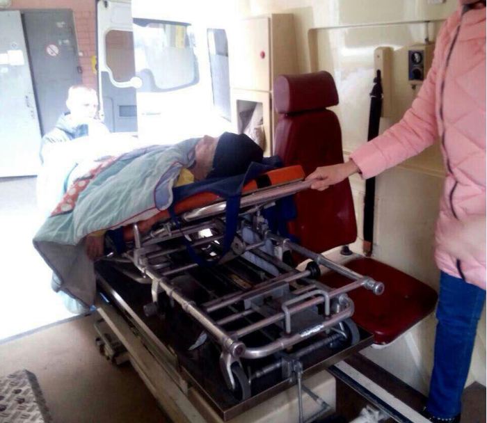 Сотрудники ГИБДД полчаса продержали скорую, которая везла в больницу женщину
