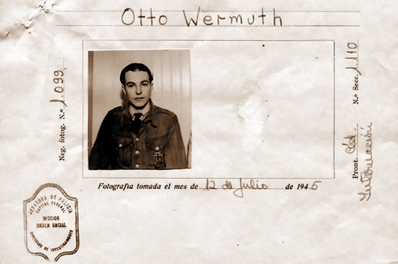 Фото командира U 530 Отто Вермута в идентификационной карте с его личными данными, заполненной аргентинцами после сдачи лодки в июле 1945 года.