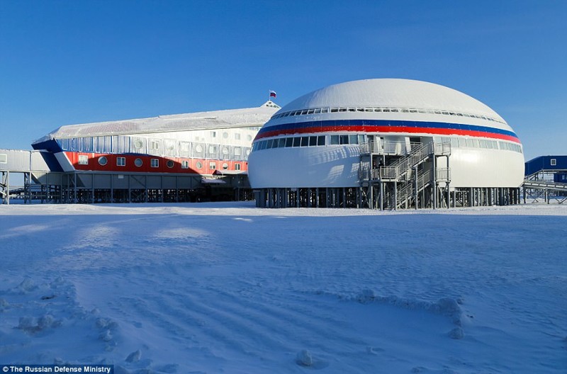 Россия наращивает военную мощь среди льдов Арктики