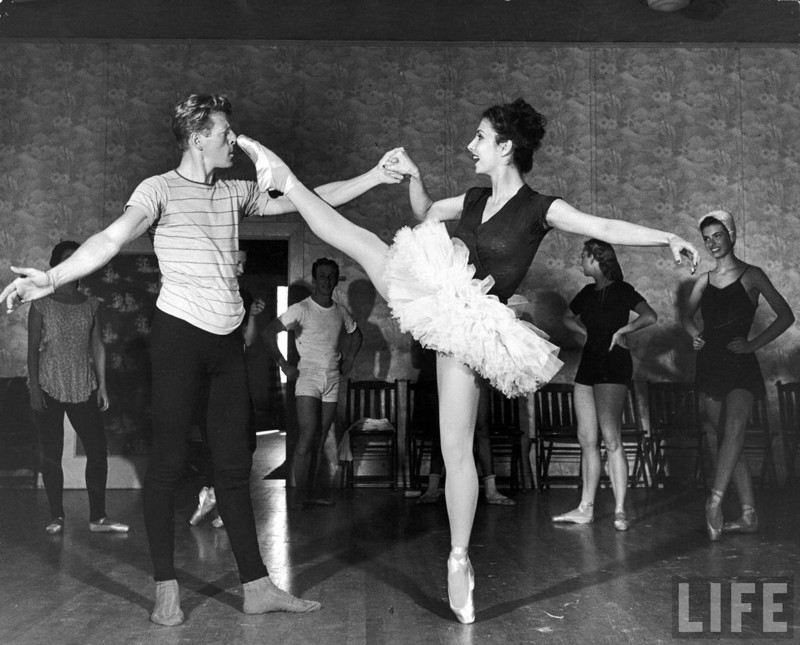 Балерина Тамара Туманова и актер Дэнни Кэй, Калифорния, 1945 год.