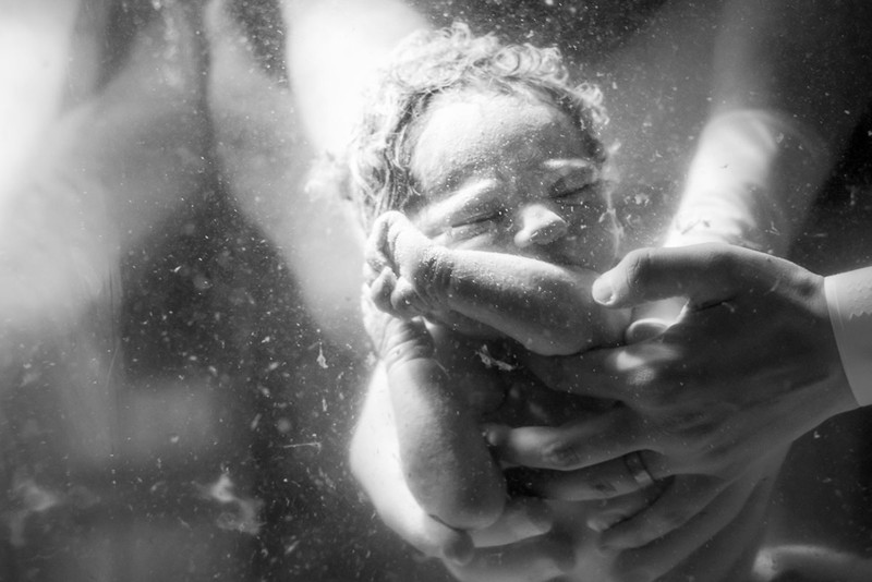 Таинство рождения: 12 удивительных снимков о появлении нового человека на свет