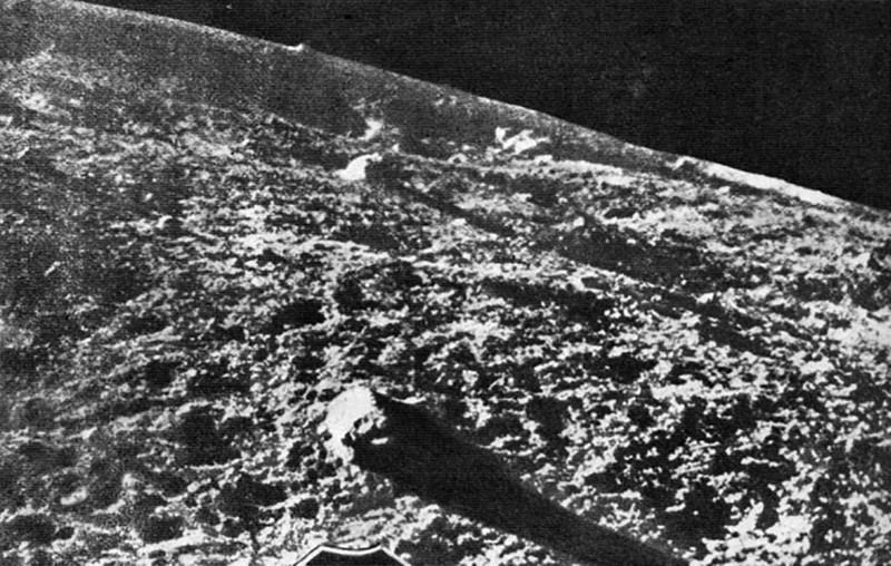 Первое изображение с поверхности Луны.