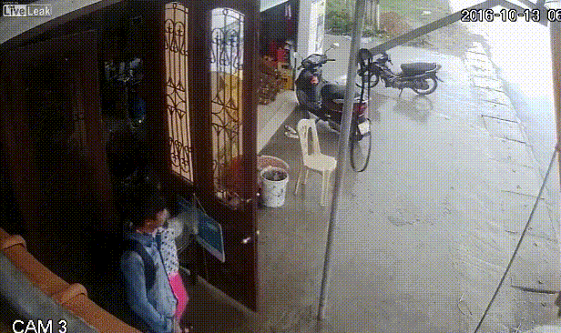 Лучше бы мимо проехал