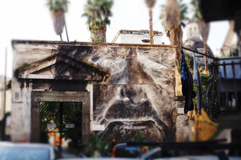 Фотограф превращает уличное граффити в анимированные GIF-изображения