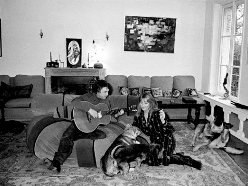 Владимир Высоцкий и Марина Влади в поместье Мезон-Лаффитт, Франция, 6 марта 1980 года.