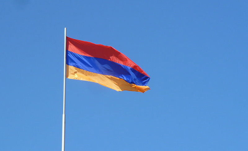 1 flag armenii syujet b