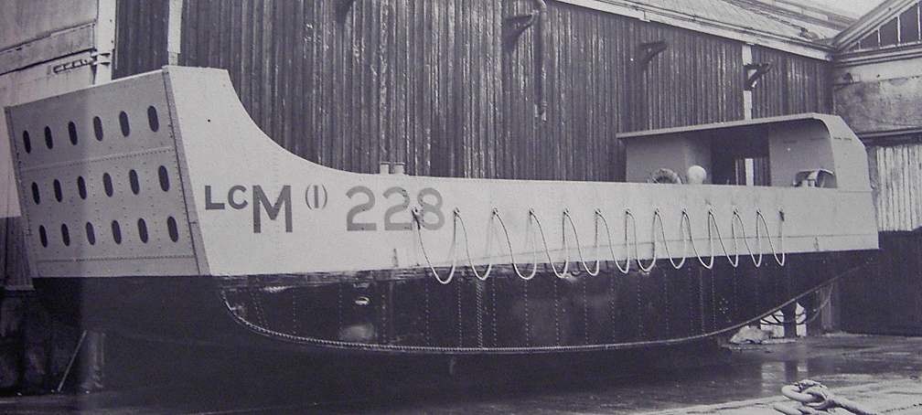 Самолет катер 2 в 1. Десантный катер LCM 6. LCM-3 десантный катер. LCM катер. Танкодесантных катера типа LCM.