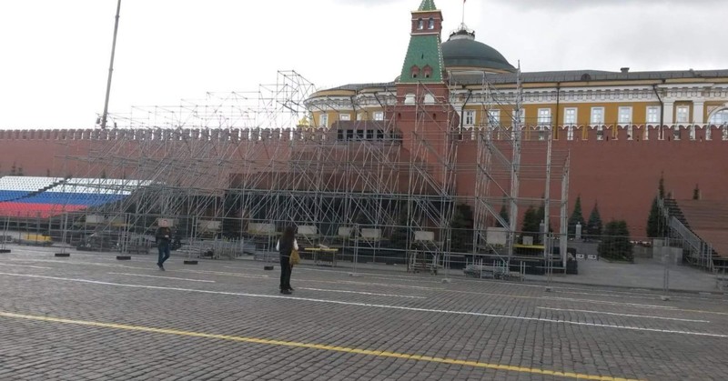 Знамёна поверженного врага бросали к подножию Мавзолея
