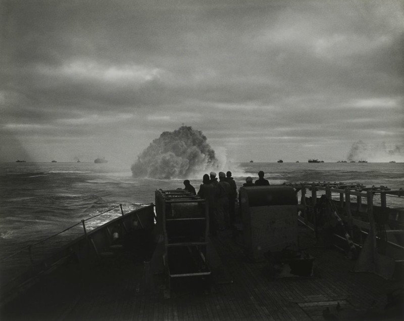 Корабль службы береговой охраны США, Спенсер Каттер взрывает нацистскую подводную лодку U-175, 17 апреля 1943 года.