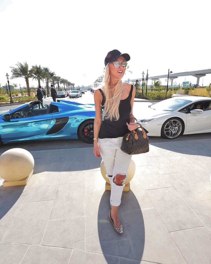 Блондинка на суперкаре: из австралийской глубинки - в "Богатые детки Дубая"