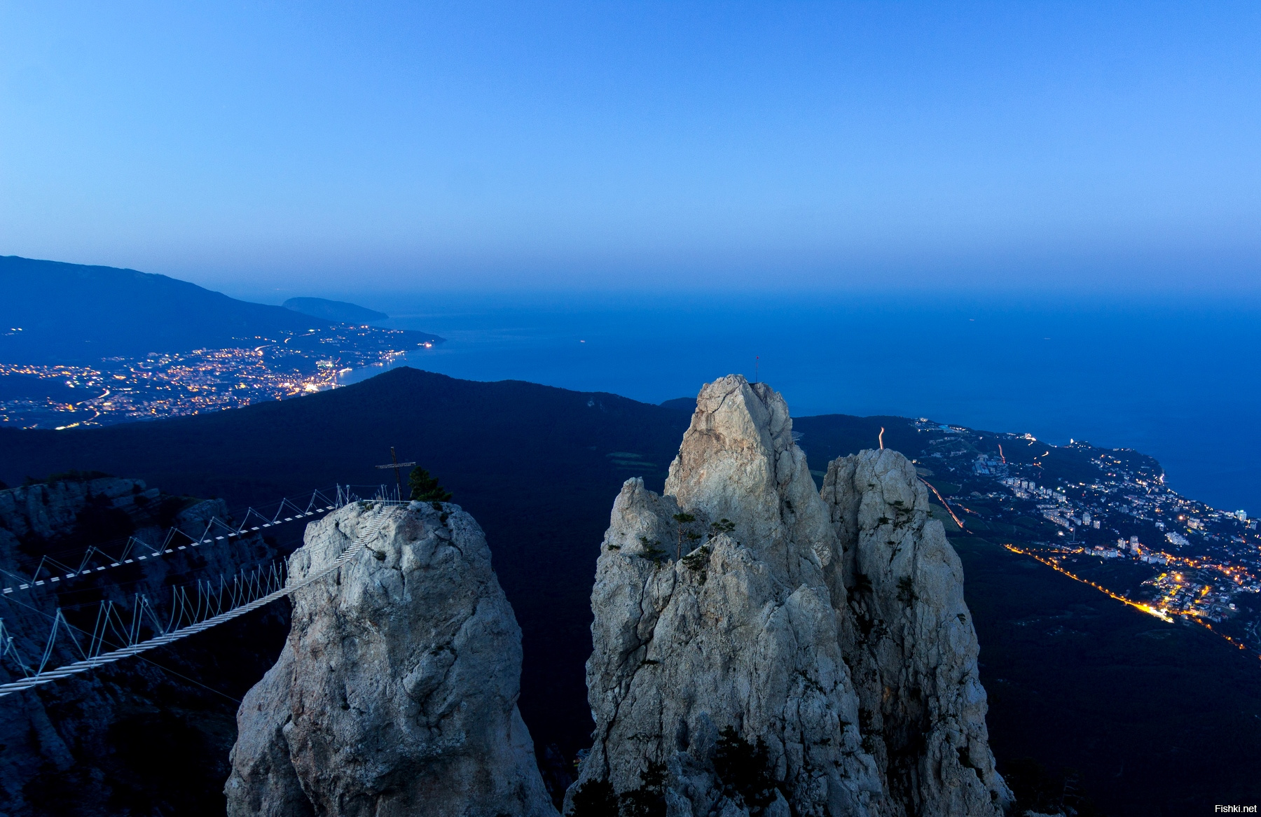 Аи крым. Крым го́ра ай-Петри. Гора Петри в Крыму. Плато горы ай-Петри. Ялта ай Петри.