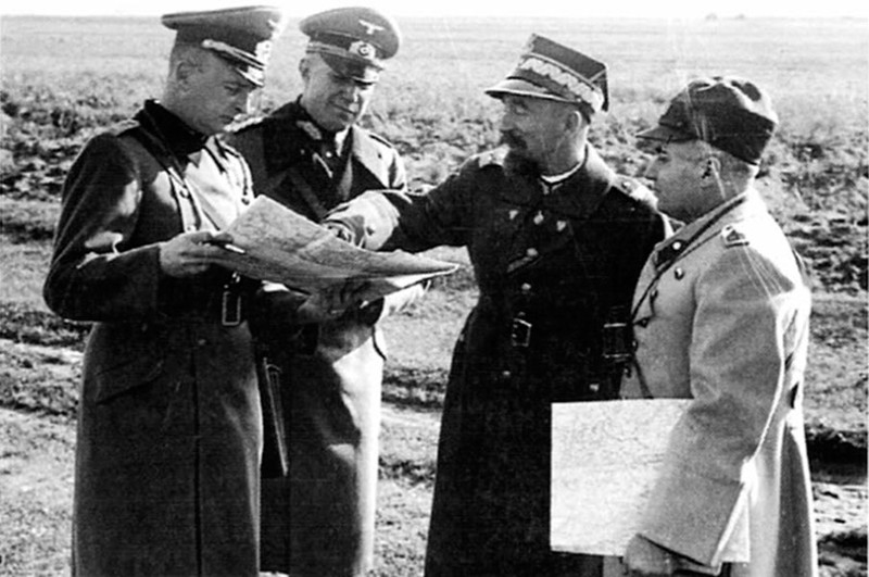 Польский генерал Заморский и Хайнц Гудериан на совместных учениях