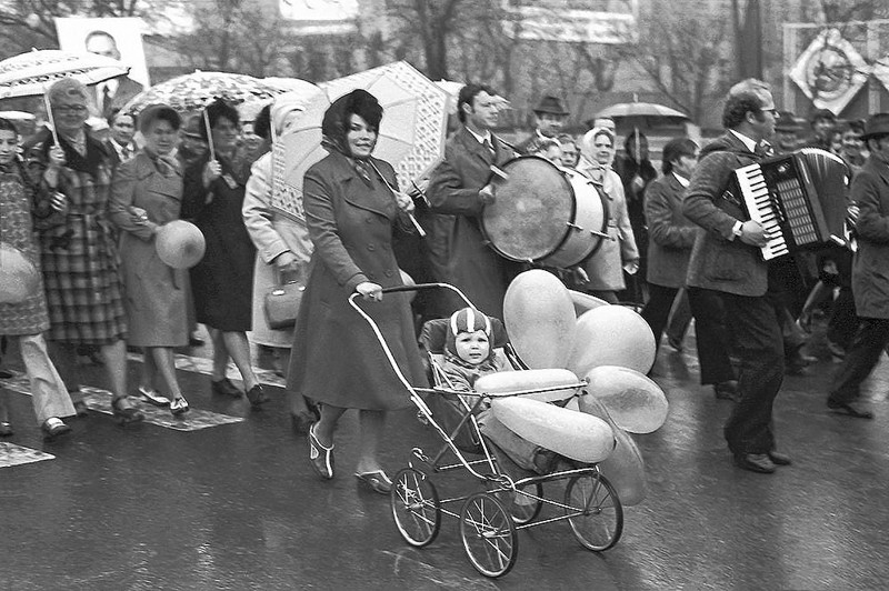 9. Юный участник демонстрации, 1975 год