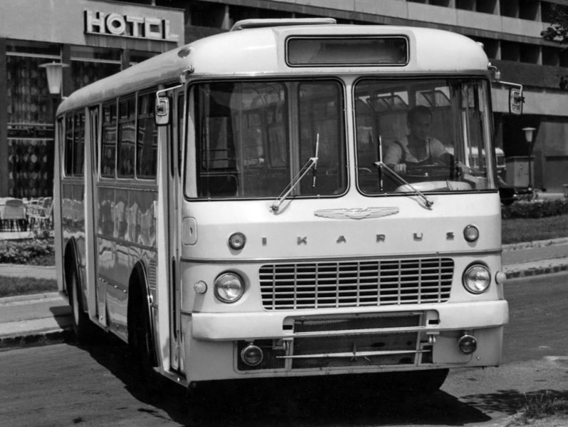 Одиночный городской Ikarus 556. Эти машины вместе с пригородными Ikarus 557 с 1968-го по 1977-й ввезли 3791.