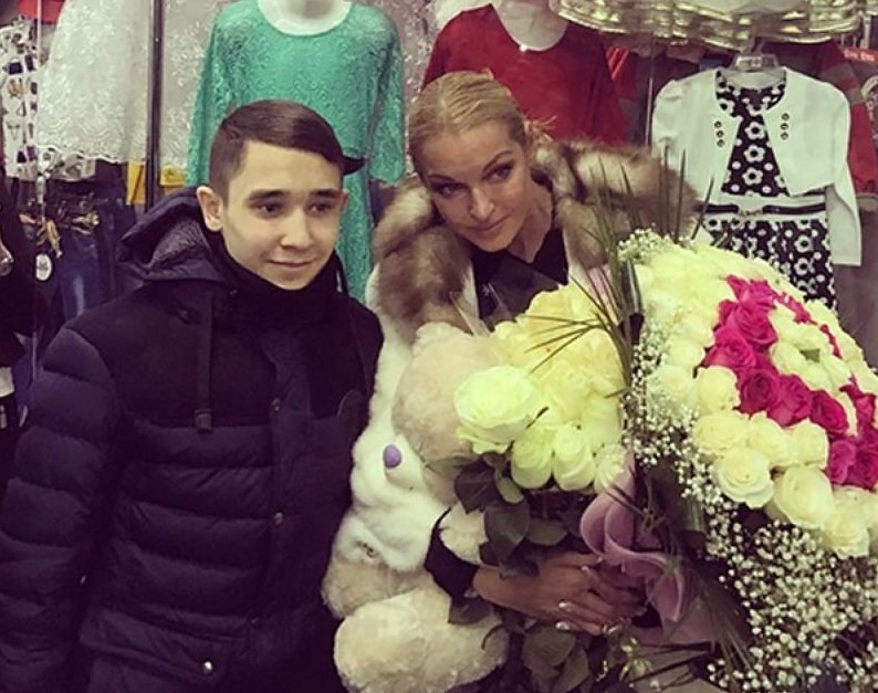 Волочкова часто покупает вещи для своей дочери на базаре