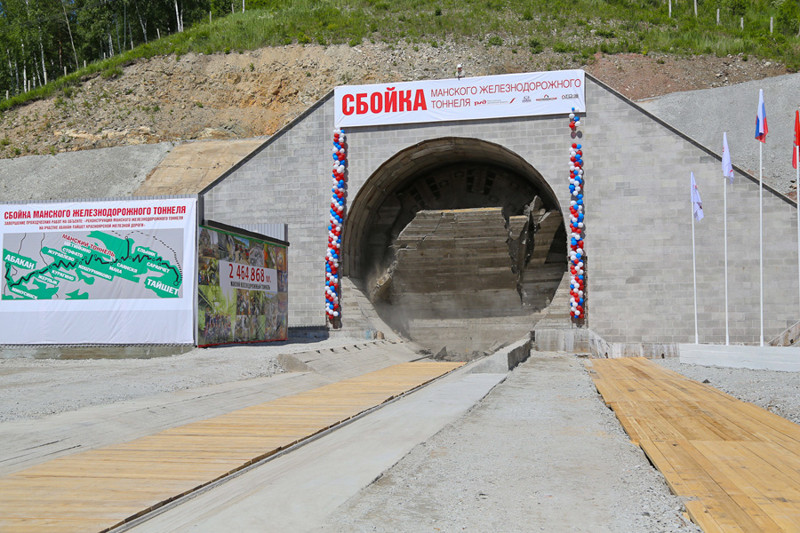 1. В Саянских горах проложили самый большой в Красноярском крае тоннель. Теперь через него отправятся нефть и другие грузы