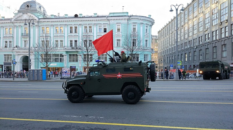 красный фланг, красный берет, вперёд