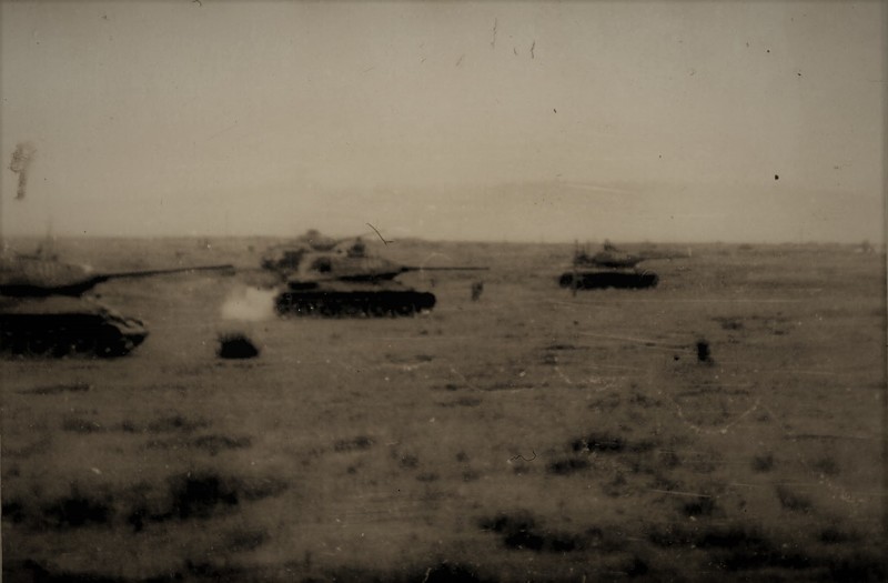 Танковая атака (Т-34 с 85-мм пушкой).
