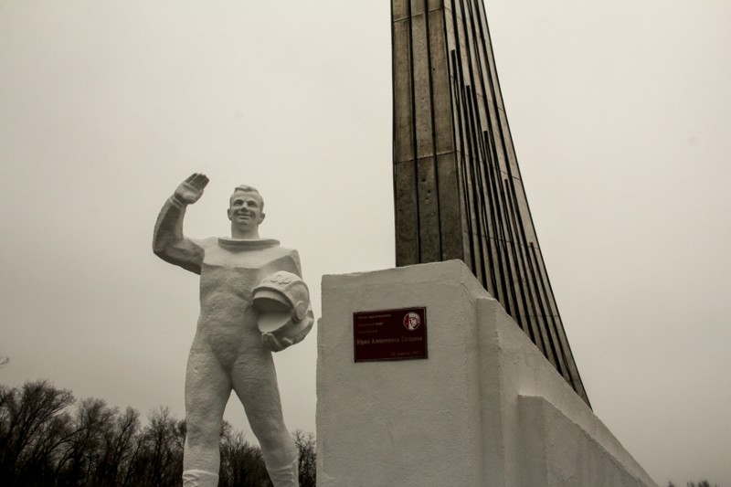 Мемориал на месте приземления Гагарина и история его создания