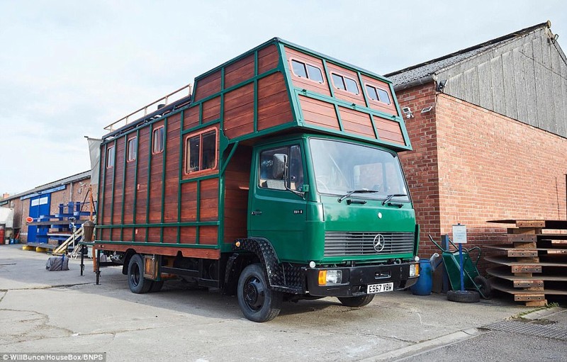 Умелец превращает лошадиные фургоны в передвижные дома класса "люкс"