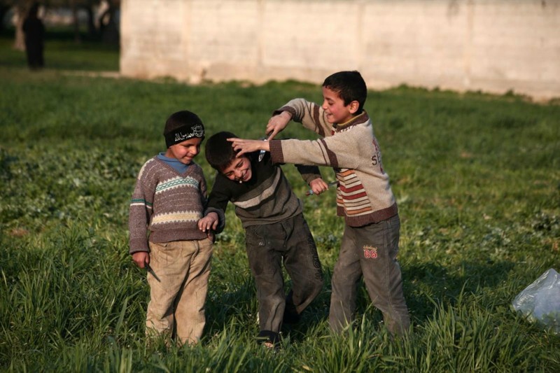Детство в зоне боя: миллионы детей взрослеют на войне 