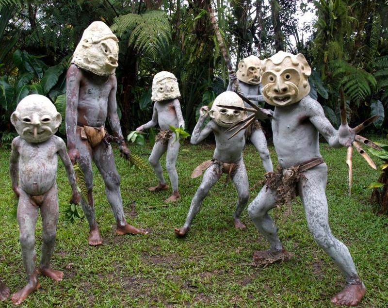 Люди с реки Асаро, покрытые грязью: причудливое племя из Папуа - Новой Гвинеи
