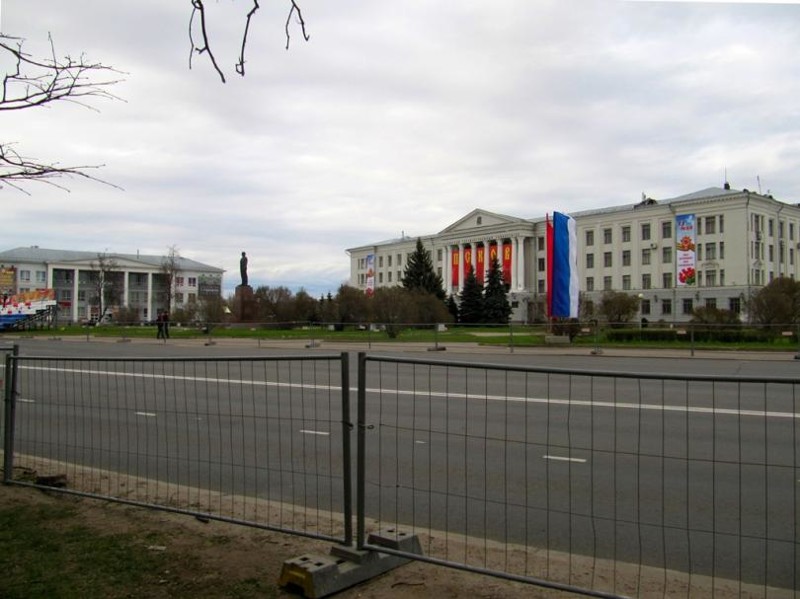 Вид на сквер у площади Ленина.