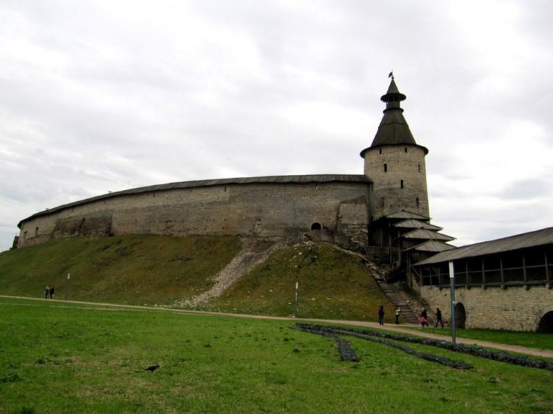 Фрагмент стены с башней Кутекрома.