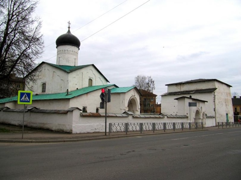  Церковь Козьмы и Дамиана с примостья.